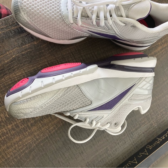 Reebok Size 11 White, Pink and Purple Easytone Reeattack Runners NWT - Picture 7 of 13